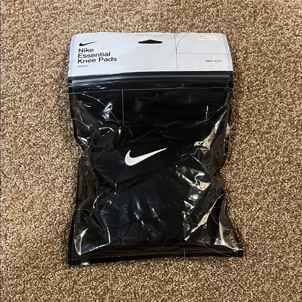 Completely New size M-L Nike Black Essential Knee Pads